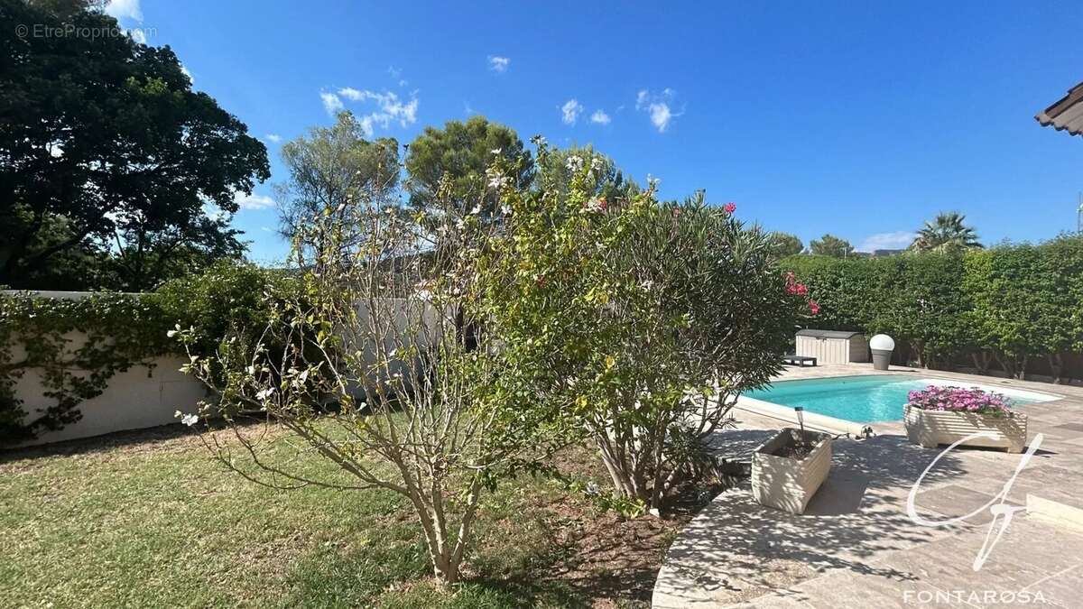 Maison à ROQUEBRUNE-SUR-ARGENS