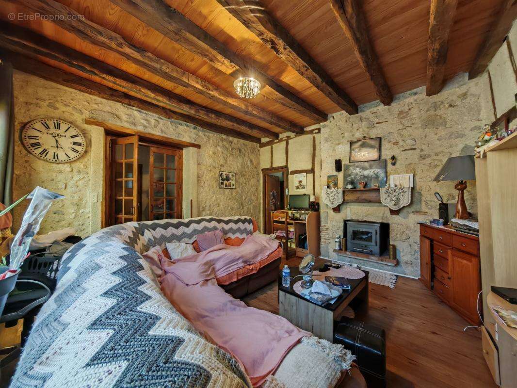 SOUS OFFRE ! RARE INVESTISSEMENT LOCATIF – Immeuble de rapport au cœur de FOURCÈS, l'un des Plus Beaux Villages de France - photo 6