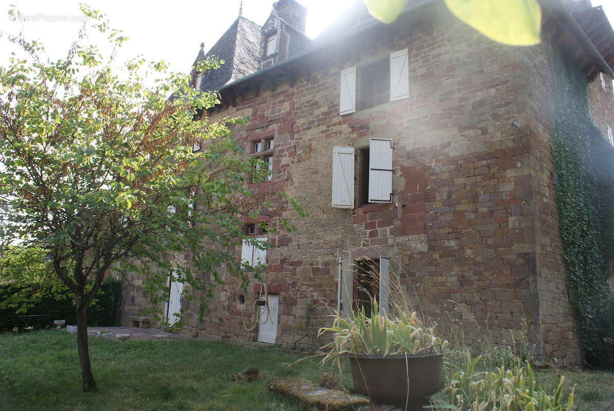 Chateau a renove sur terrain d'environ 10911m2 - photo 29