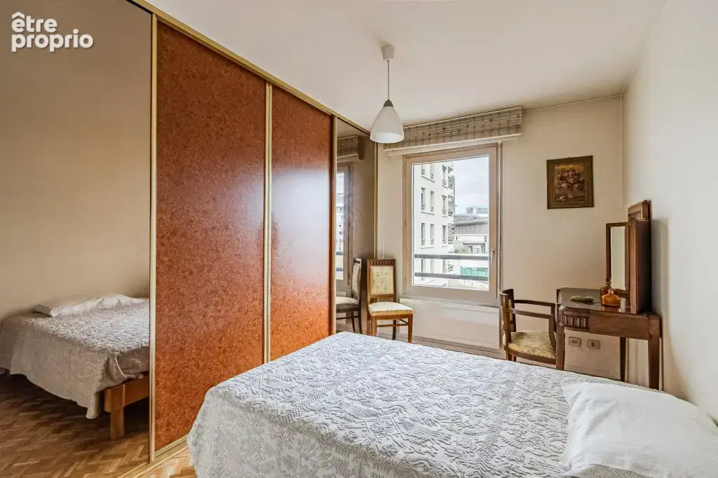 Spacieux T4 de 96 m2 avec balcon, 2 caves et grage double en supplément – Proche métro garibaldi, Lyon - photo 7