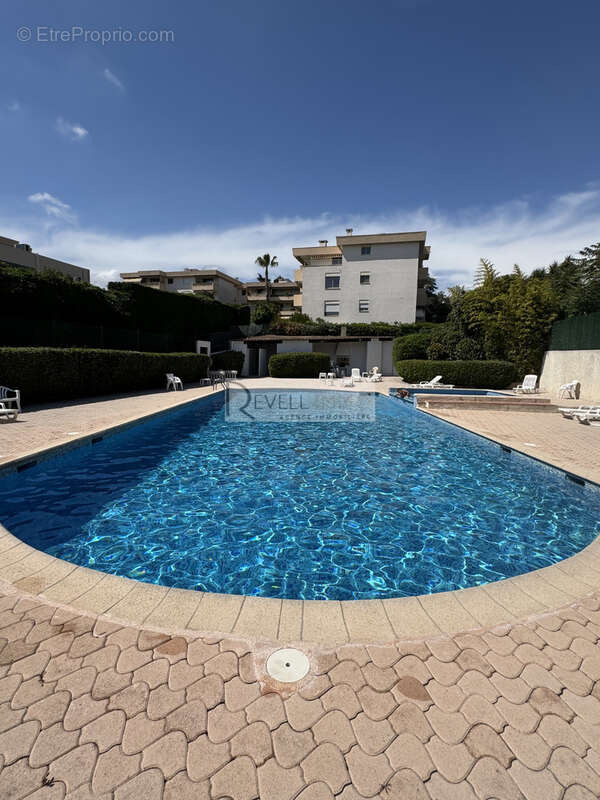 Appartement à SAINT-LAURENT-DU-VAR