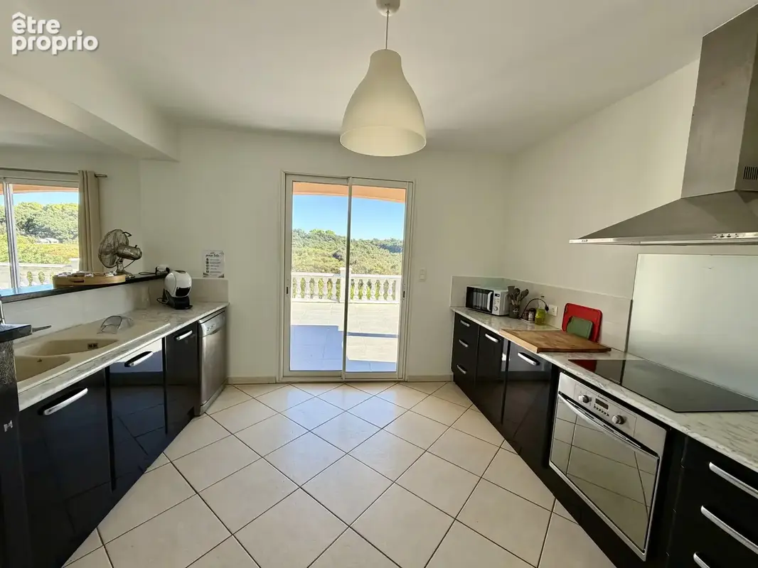 Saint-Gilles, villa dans un ensemble immobilier, T5 de plain pied lumineux avec jardin et terrasse - photo 6