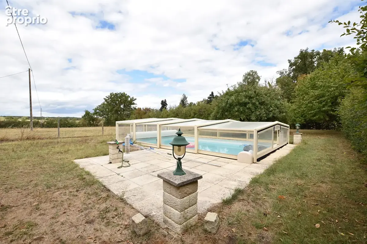 Maison avec dépendances, piscine et 2 hectares de terrain. - photo 17