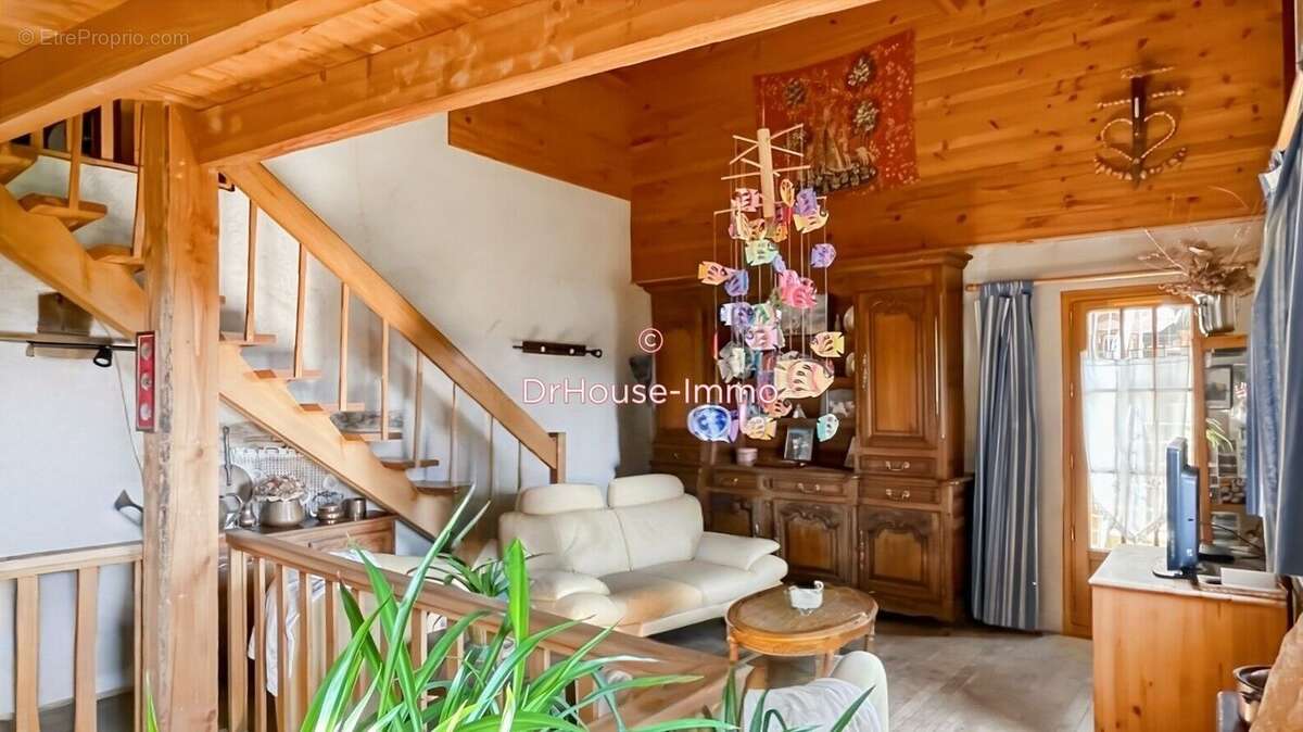 Maison à VAUX-EN-BEAUJOLAIS