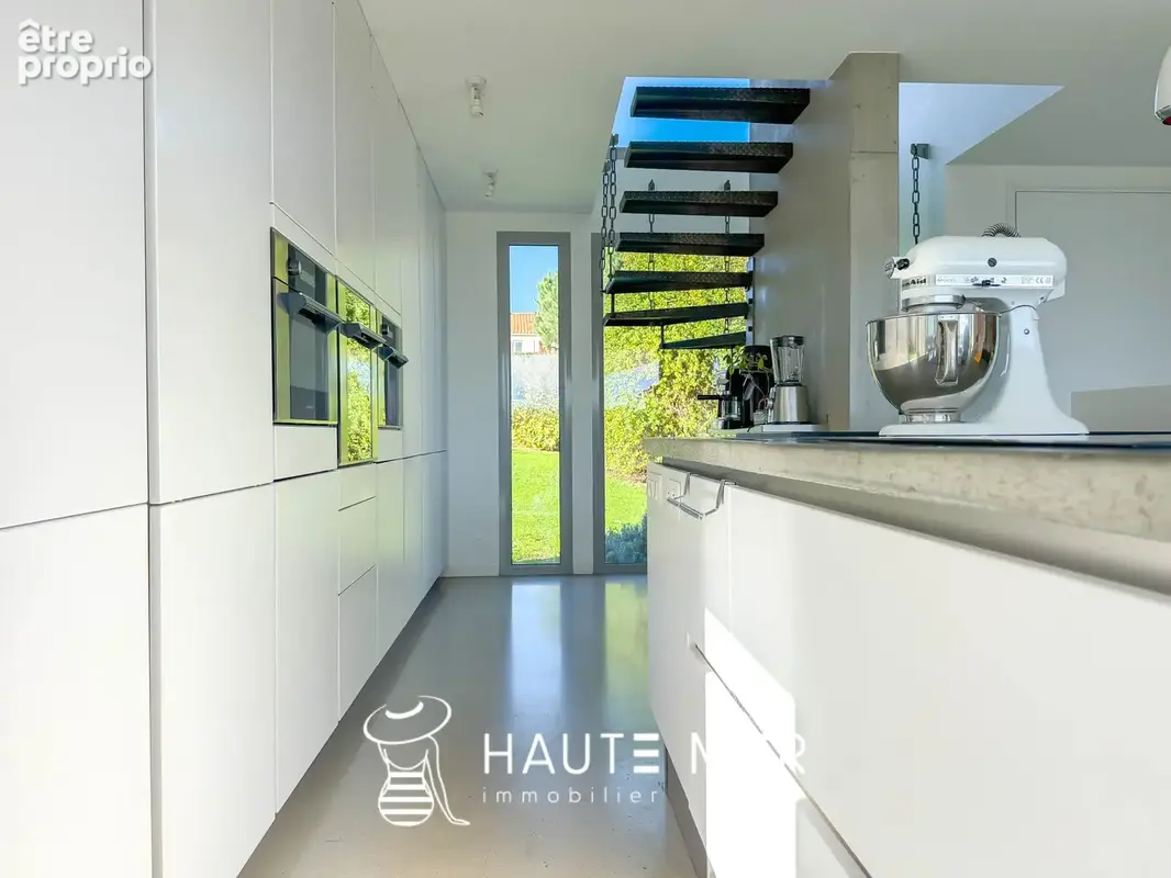CHÊNE - Maison contemporaine lovée dans un écrin de verdure - photo 16