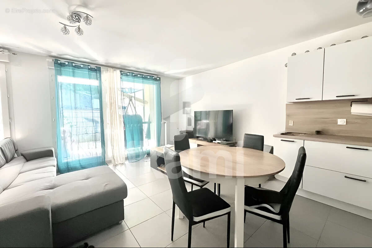 Appartement à CRUSEILLES