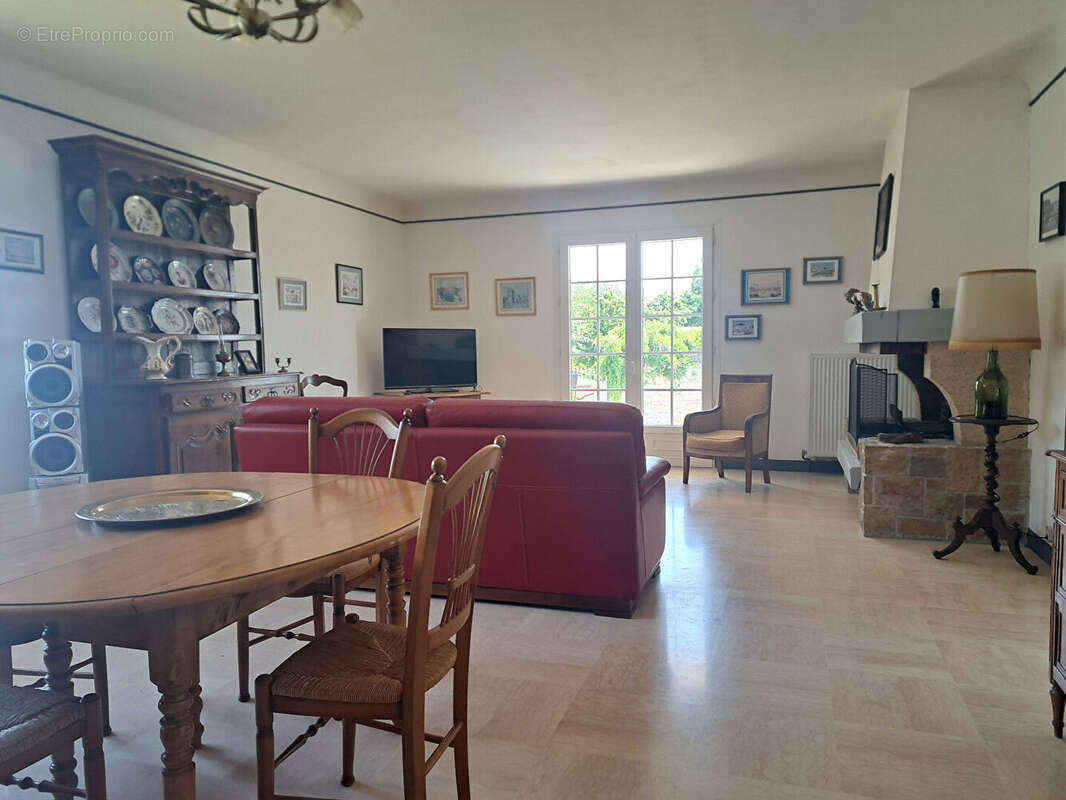 Maison à BONNEUIL-MATOURS