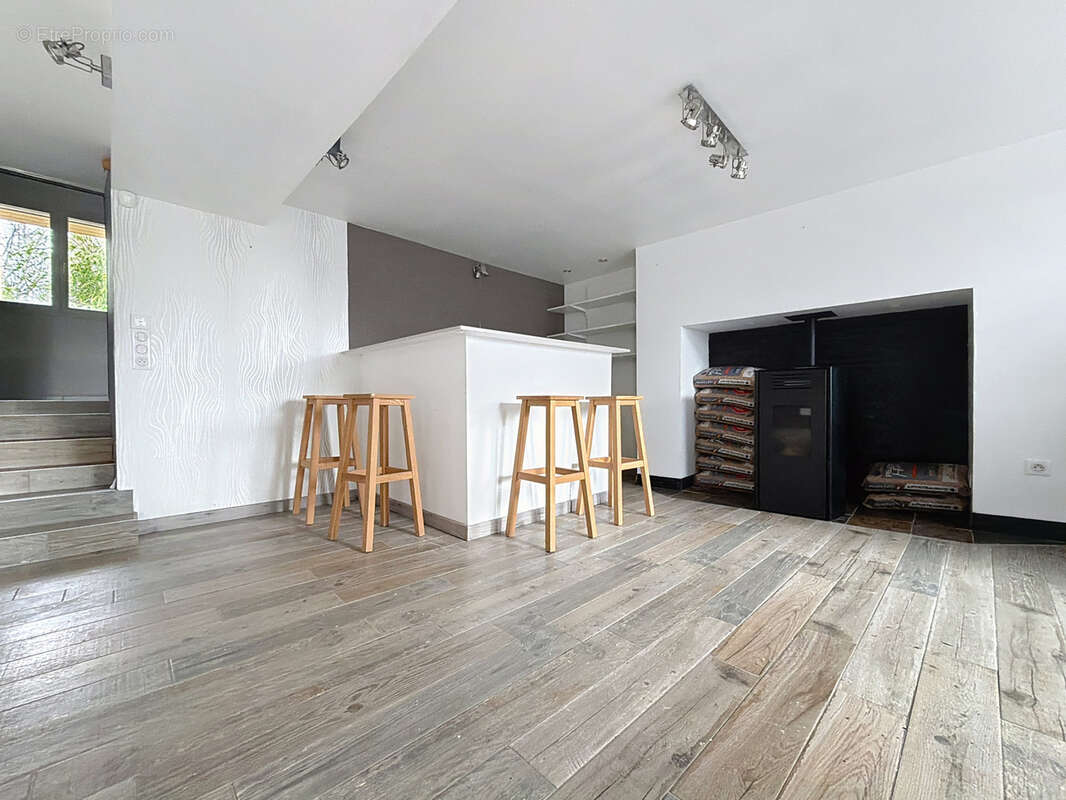 Maison à SAINT-BONNET-LA-RIVIERE