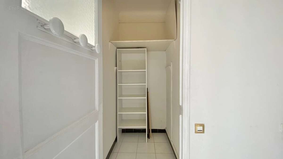 Appartement à MARSEILLE-4E