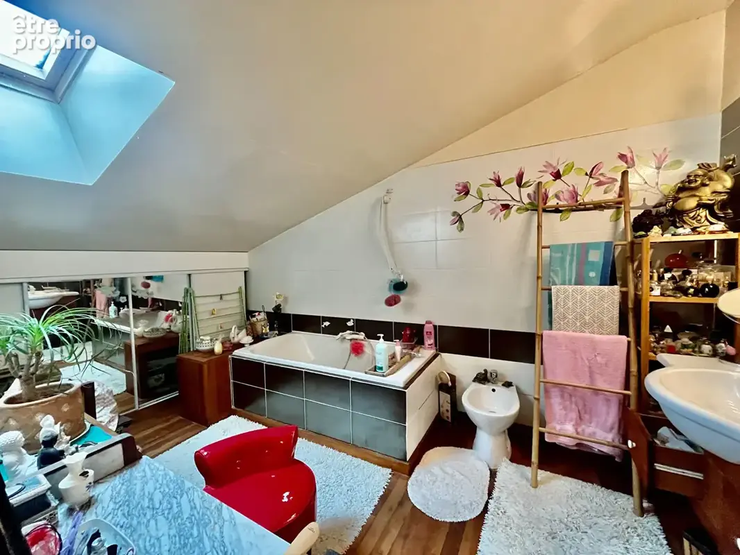 Secteur Villeneuve-sur-Lot, jolie maison de ville mitoyenne de 107 m² avec jardin et dépendances. Vous découvrirez au rez-de-cha - photo 6
