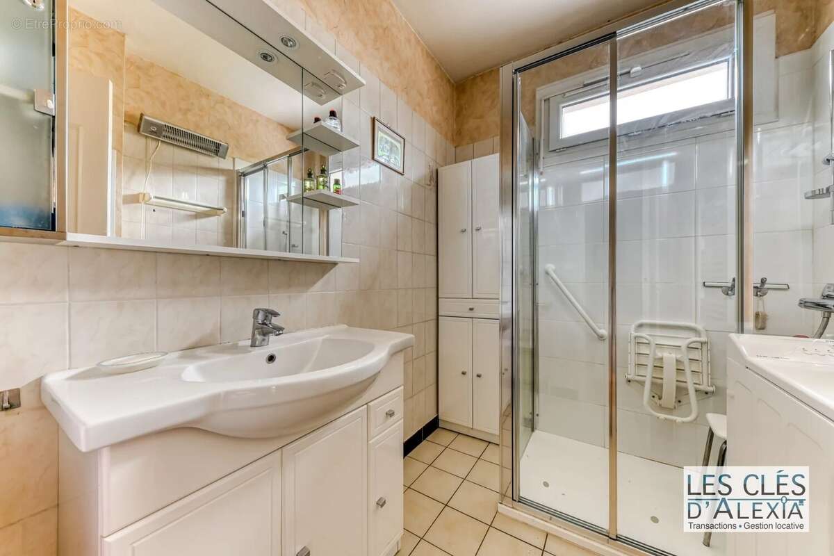 T3 traversant Est/Ouest 78,29 m² /balcon / Garage - photo 13
