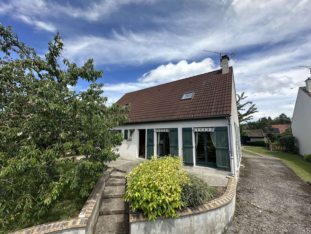 Maison à VAUX-LE-PENIL