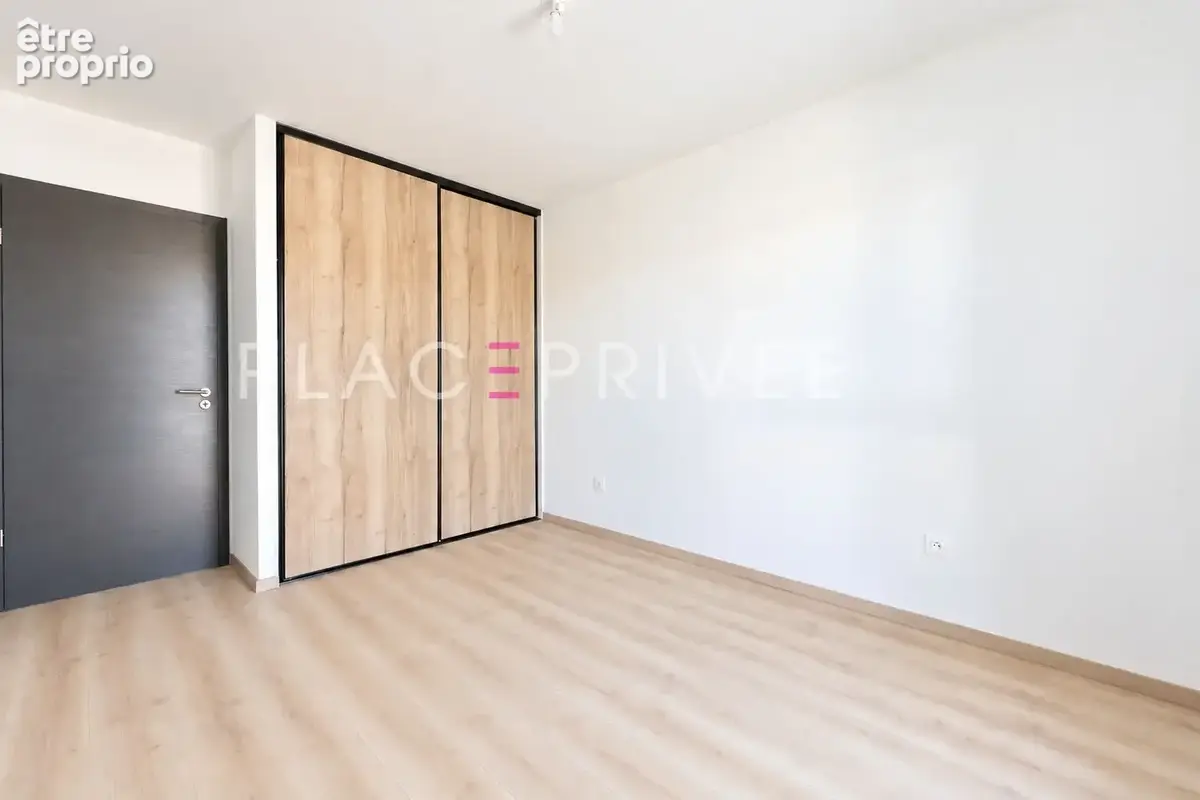 Maison avec garage et jardin - photo 12