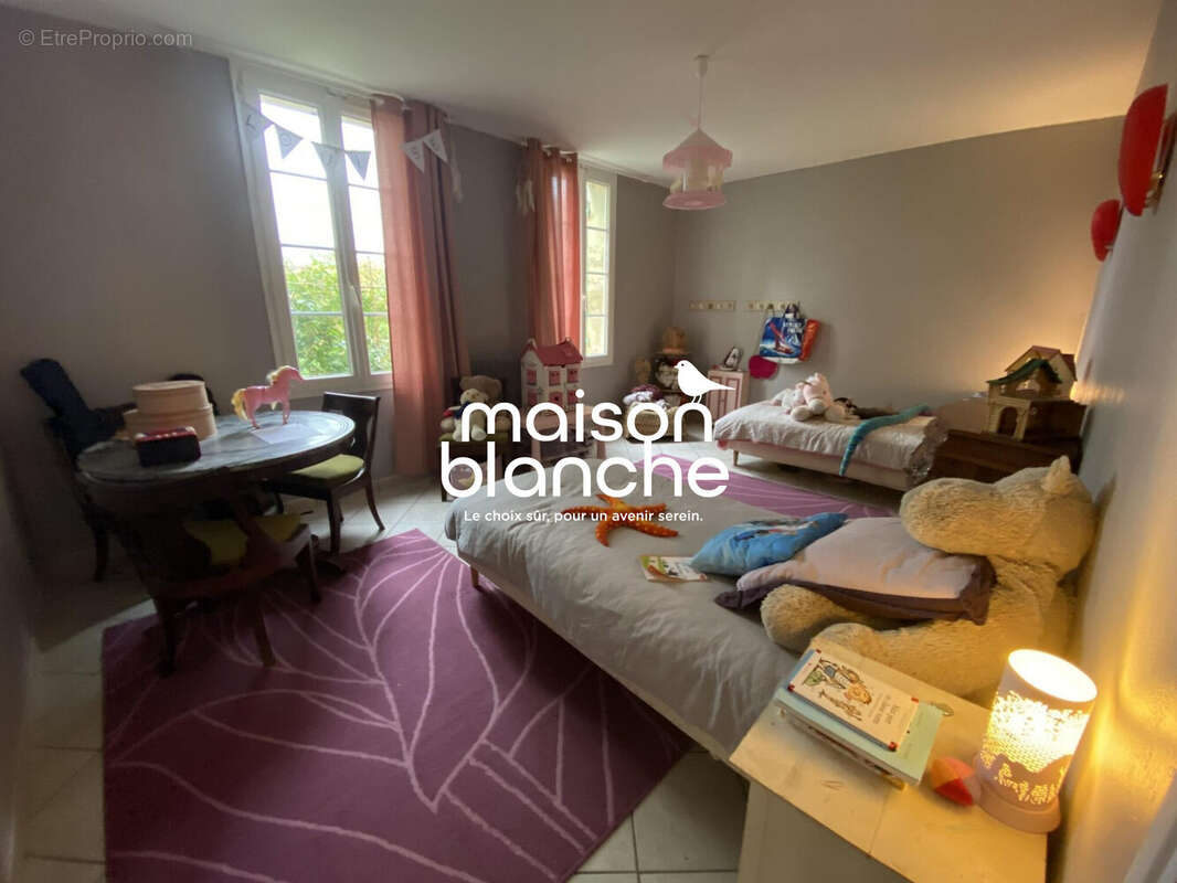 Maison à LES PEINTURES
