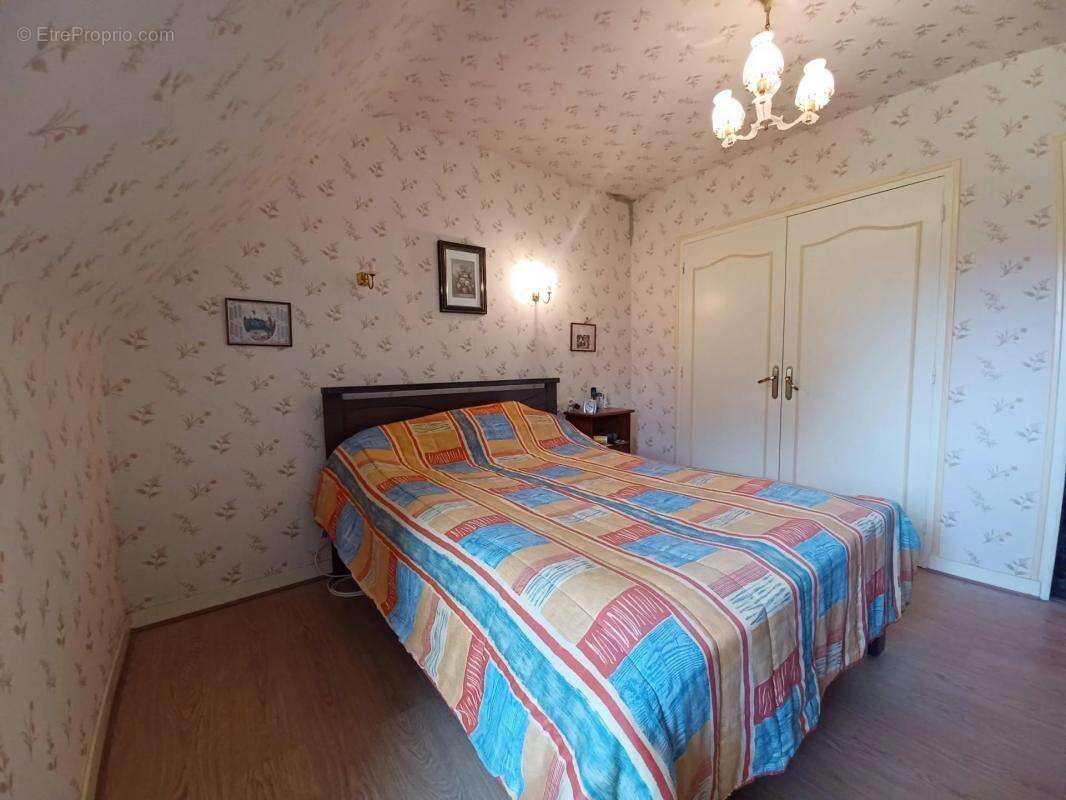 Maison à CLEDEN-POHER