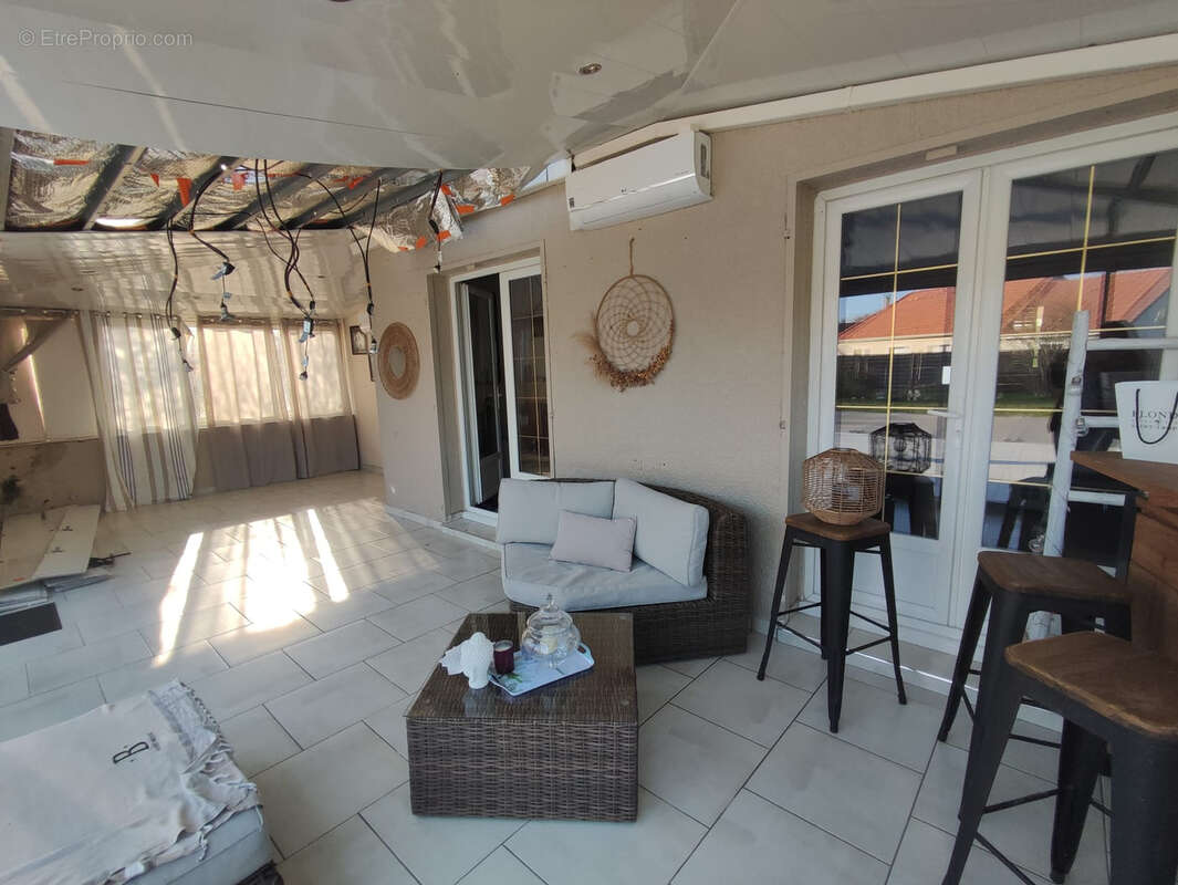 Maison à CHEVILLON-SUR-HUILLARD