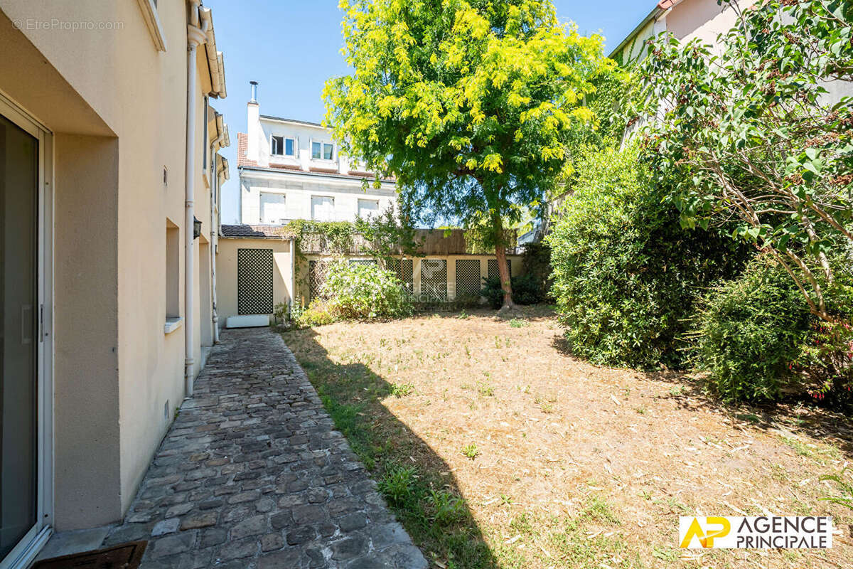 Maison Le Mesnil Le Roi 8 pièce(s) 145 m2 - photo 13