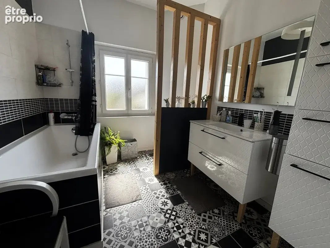 Maison familiale de caractère avec 4 chambres, dépendances et cour close - photo 13