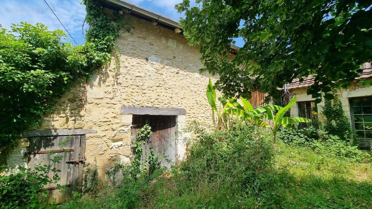 Maison à SAINT-AMAND-DE-VERGT