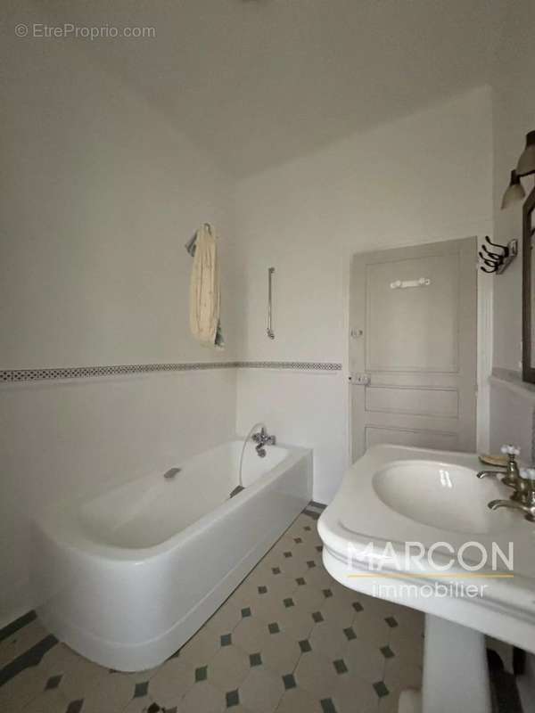 Maison à SAINT-MERD-LA-BREUILLE