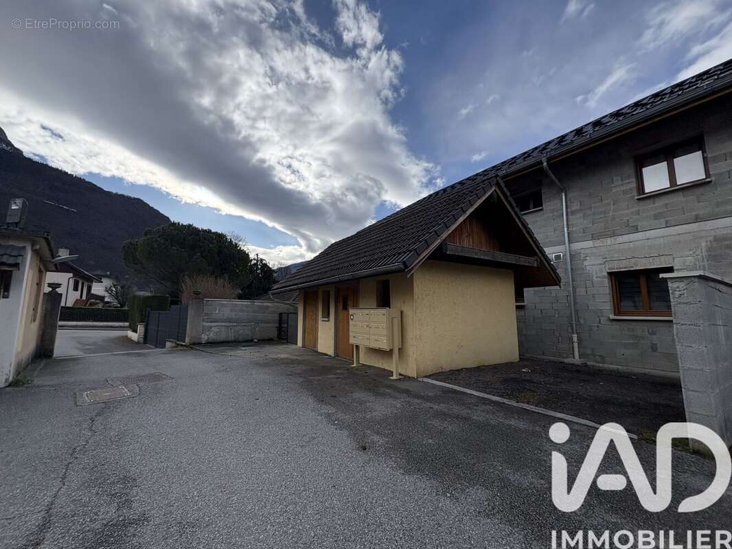 Maison 170 m² à Saint-Avre  - photo 2
