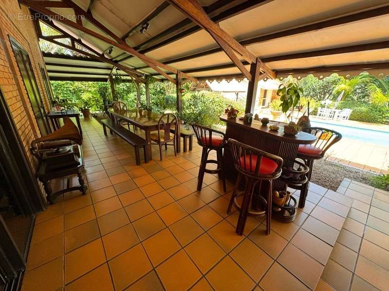 Maison à REMIRE-MONTJOLY