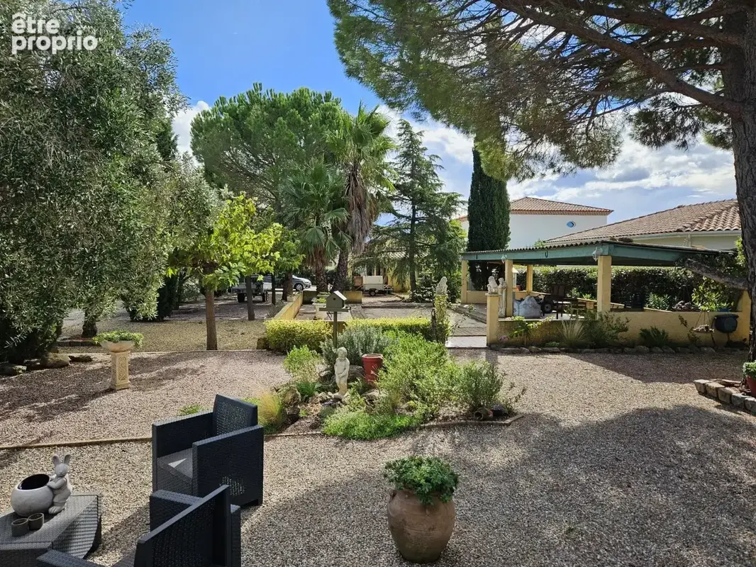 Villa plain pied, dépendance et jardin de 2090m² - photo 10