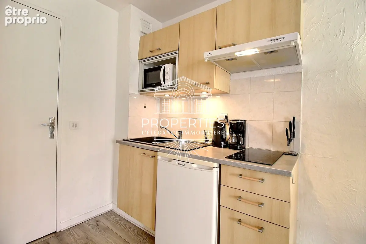 Sainte-maxime - centre ville - studio bon etat - 31m² - balcon - ascenseur - cave - photo 3