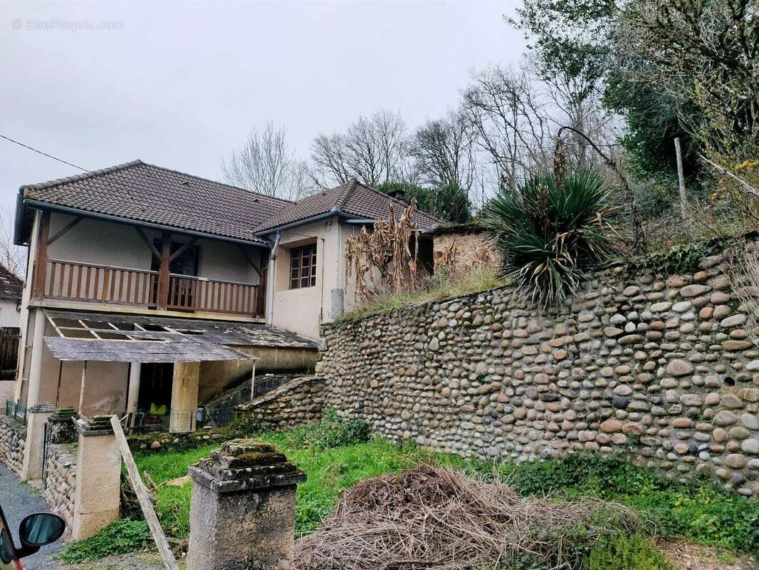 Belle maison typique à fort potentiel - photo 12