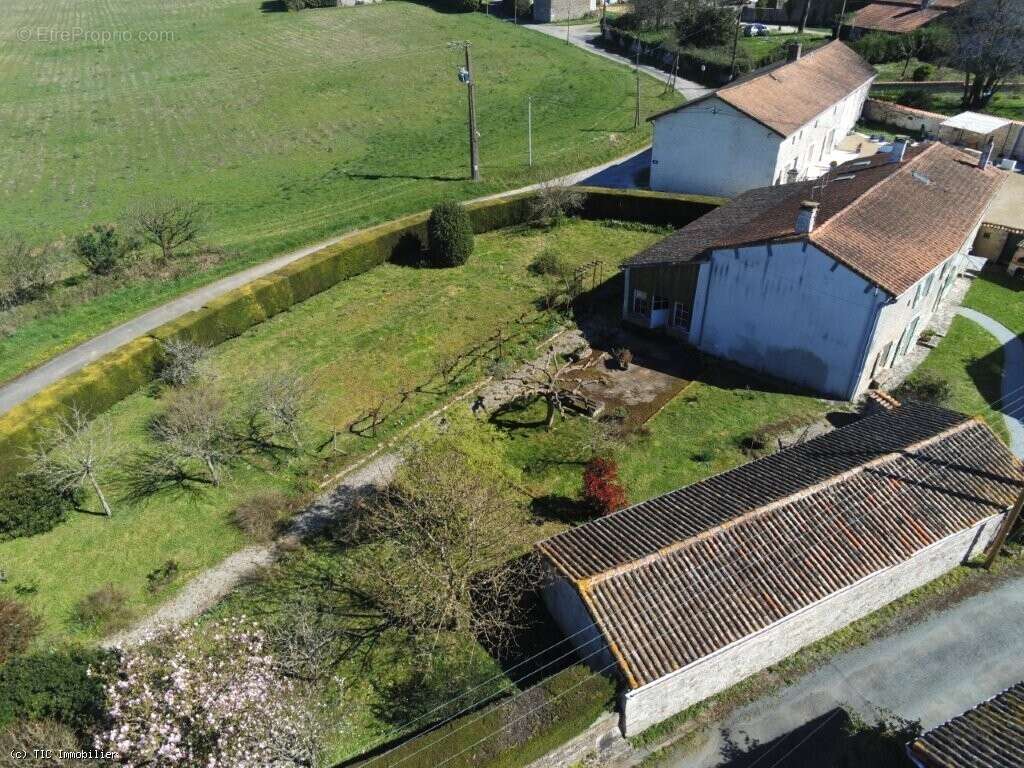 Maison à VILLEFAGNAN