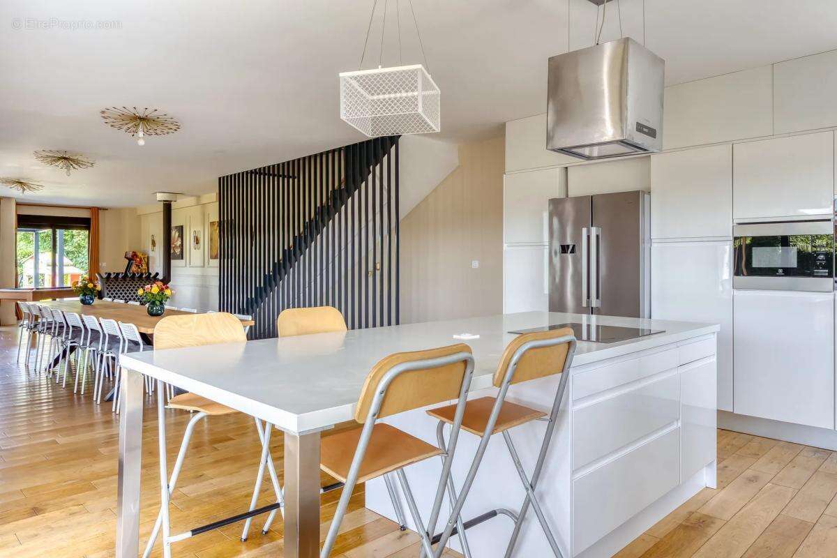 Maison de 7 pièces de 250 m² situé à Caumont - photo 6