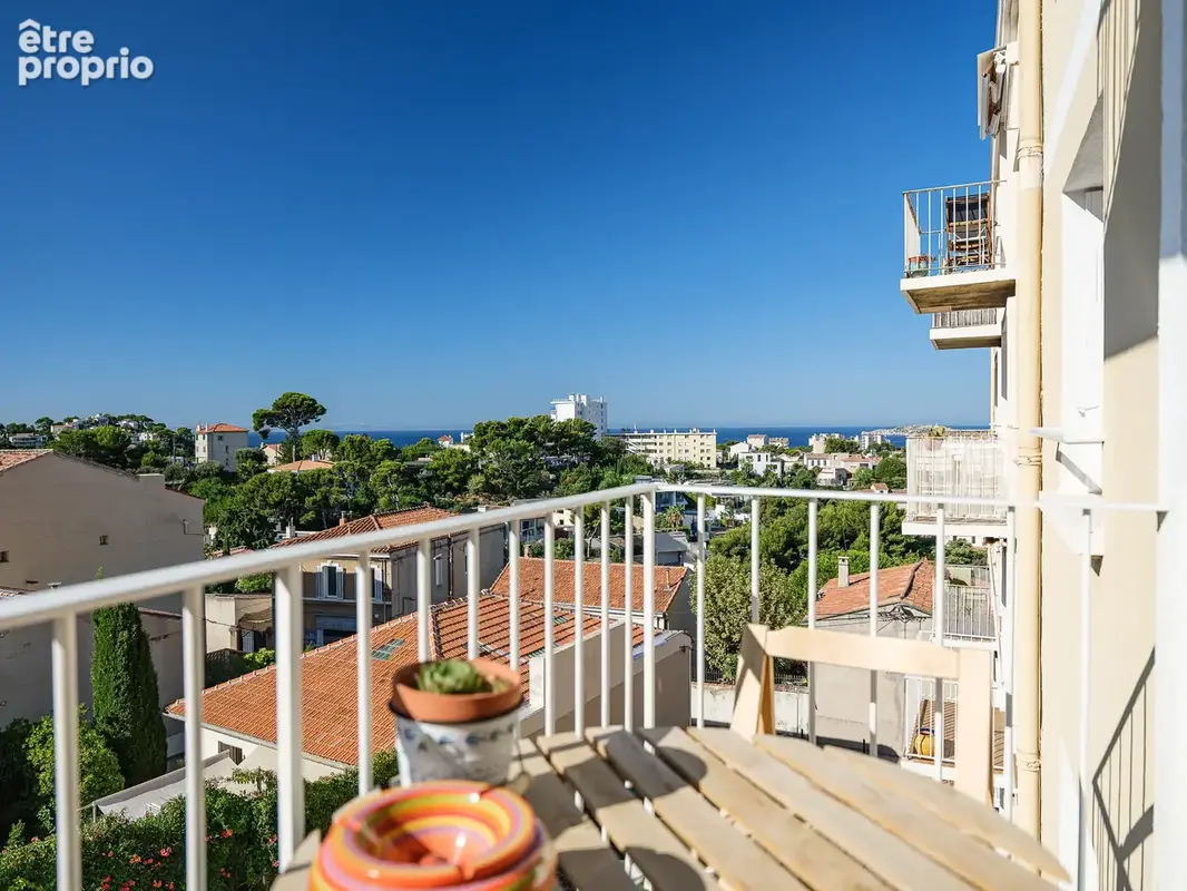 Roucas blanc - t3 68m2 av balcon , vue pano. mer & ntre dame ds res. av.  parkg - photo 2
