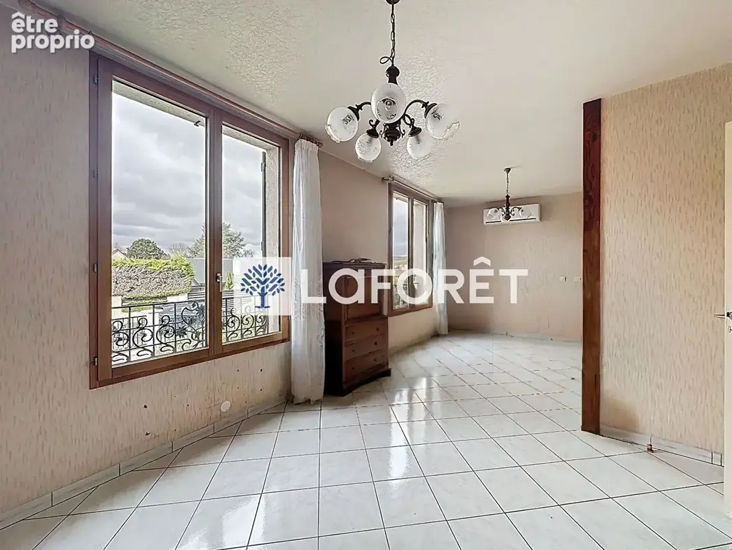 Maison sur 3 niveaux avec un sous sol  - Fort potentiel - Centre Saint-Nom - photo 7