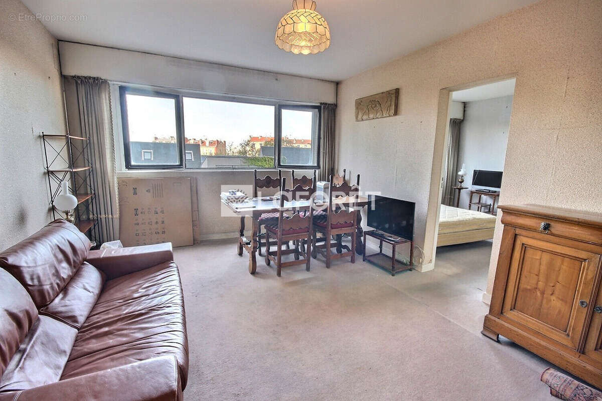 Appartement à COURBEVOIE