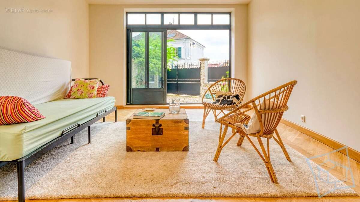 Maison à VOISINS-LE-BRETONNEUX