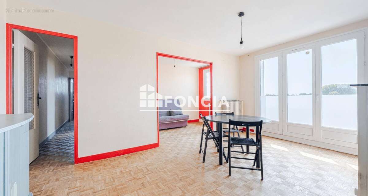 Appartement à LA RICHE