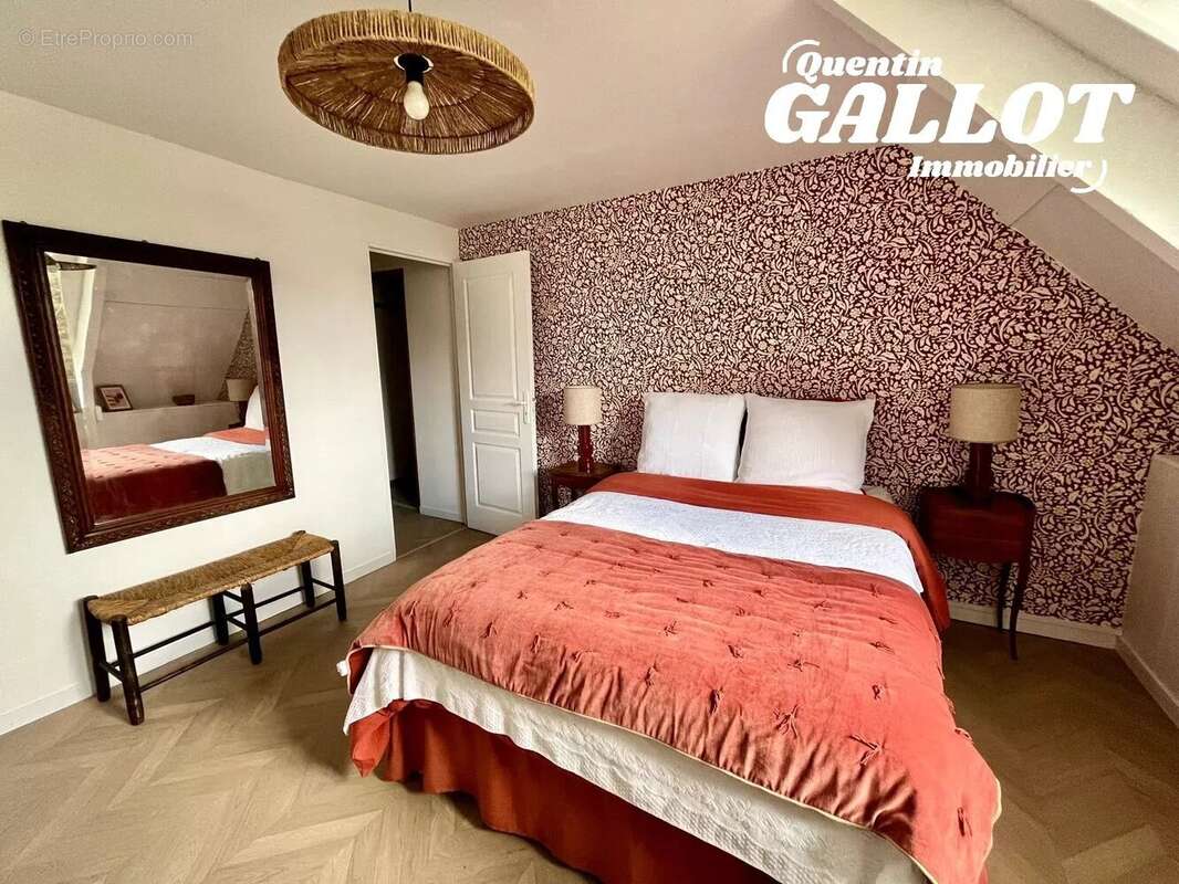 Charmante longère en pierre et sa dépendance – emplacement privilégié au cœur de ploeren 546 000 € fai  187 m²  7 pièces  4 cham - photo 12
