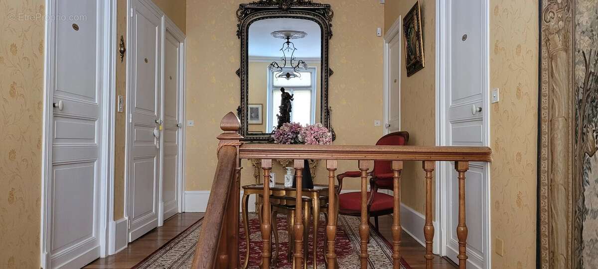 Maison de maître à l’orée d’une petite ville historique - photo 14