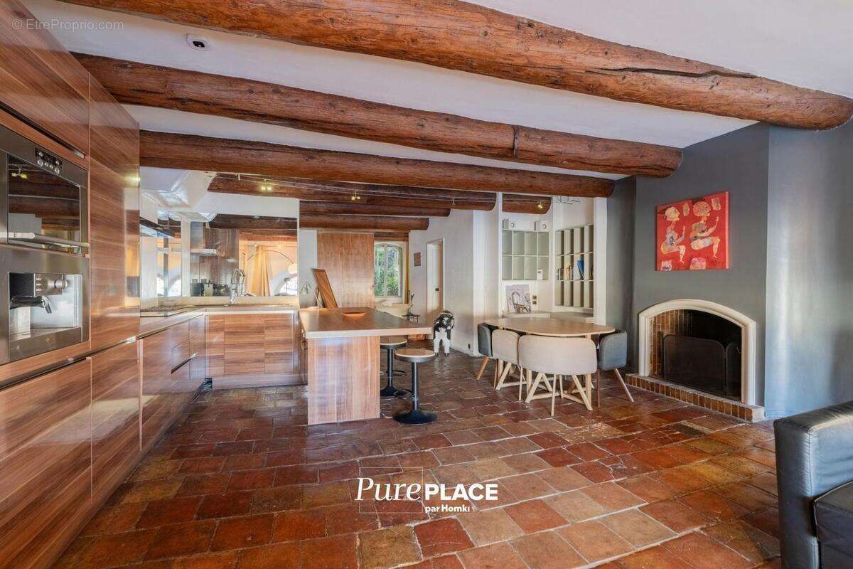 Appartement à MARSEILLE-1E