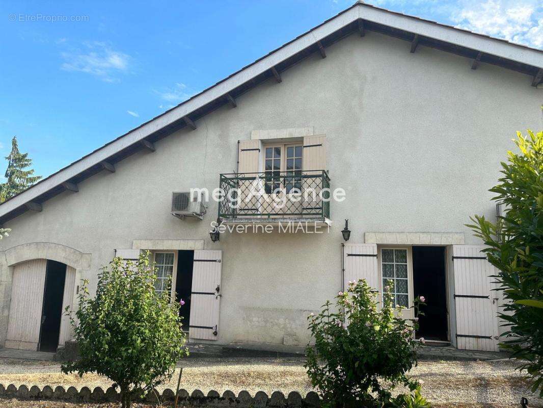 Maison Salles d'Angles (16130) 111m² - photo 2