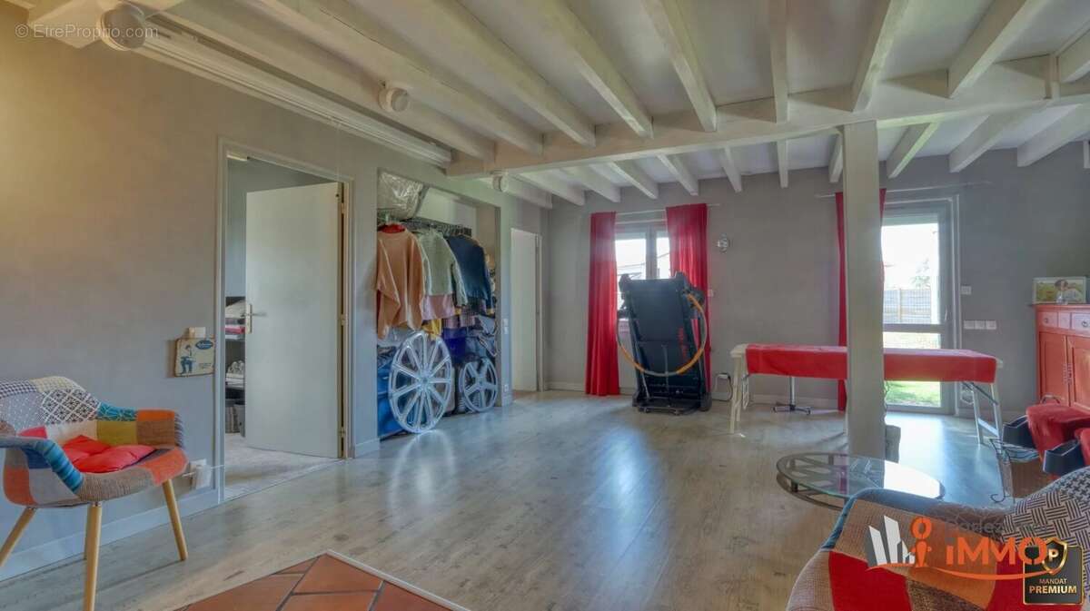 Maison à MONTROND-LES-BAINS