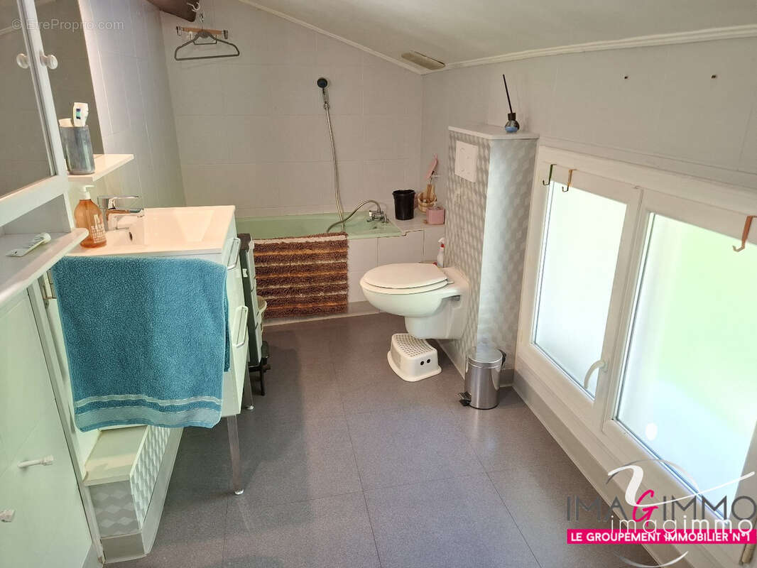 Dans un environnement exceptionnel, boisé, découvrez cette bâtisse de 1869, de plus de 200 m2 de surface utile - photo 12