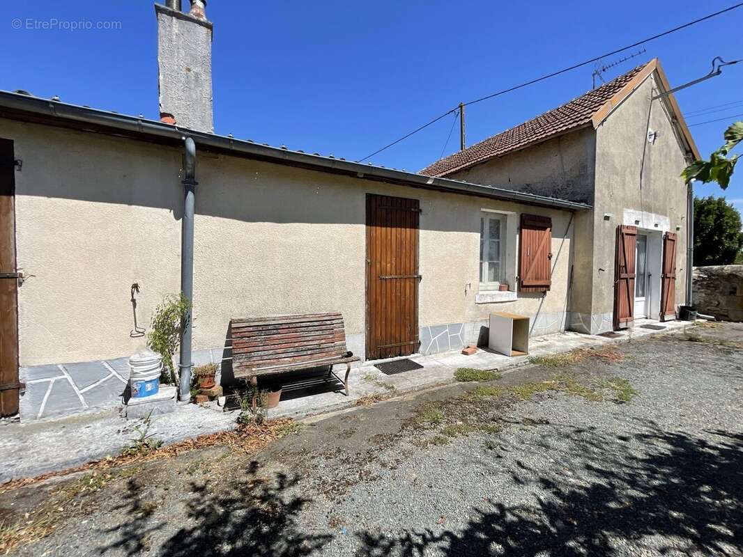 Maison 90 m² à La Puye  - photo 2