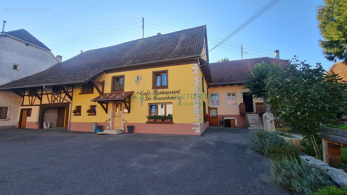 Commerce à COURTAVON