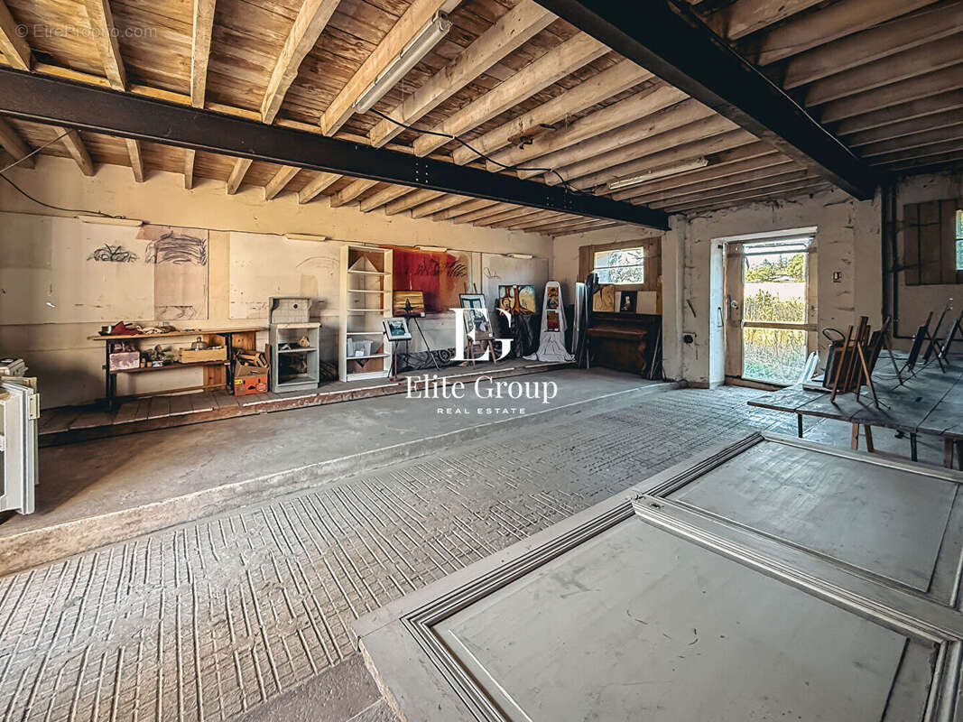 A vendre - grange a renover - genac-bignac - 300m2 - photo 10