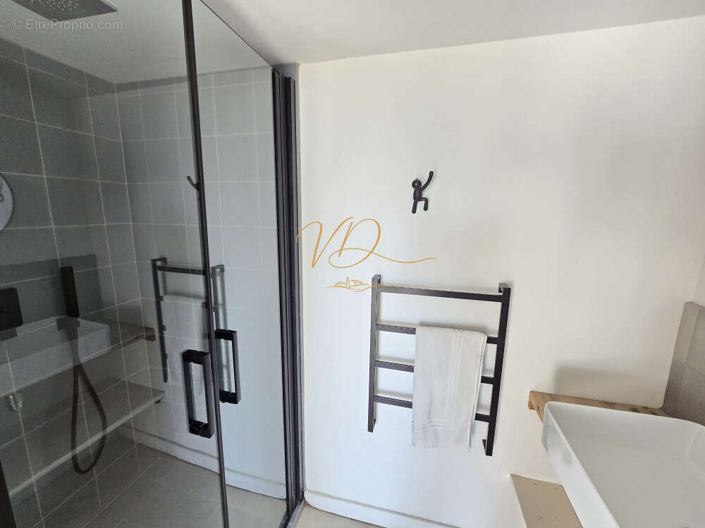 Très belle rénovation non loin du centre avec vue mer - photo 10