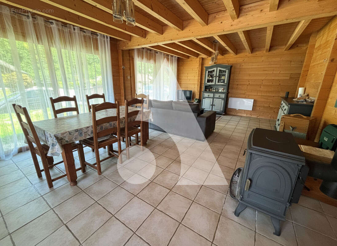 Maison à CHEZERY-FORENS
