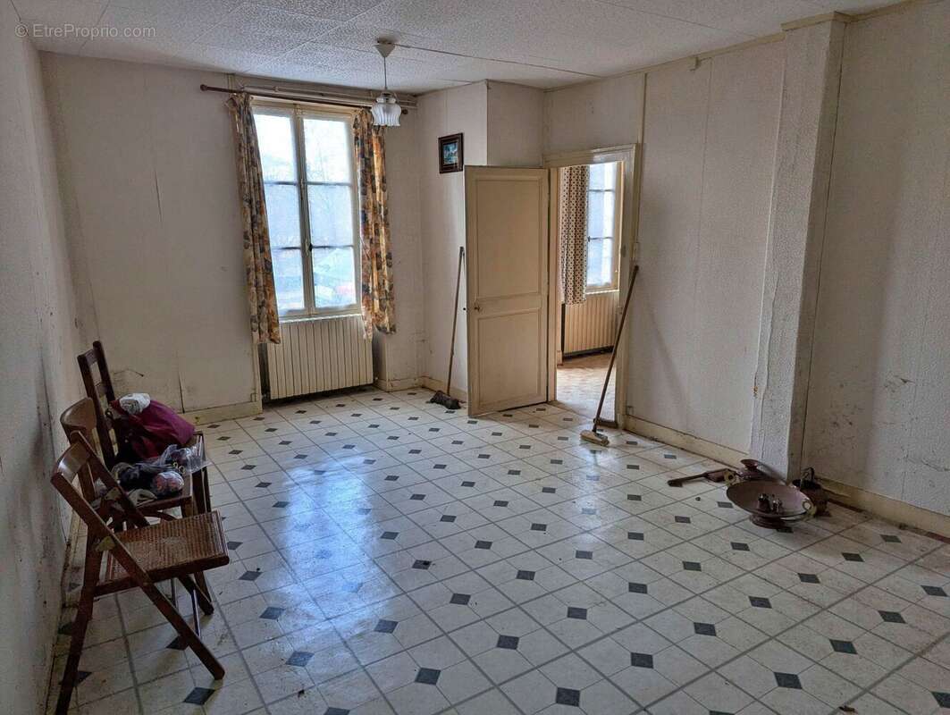 logement du rez-de-chaussée - Maison à CLAMECY