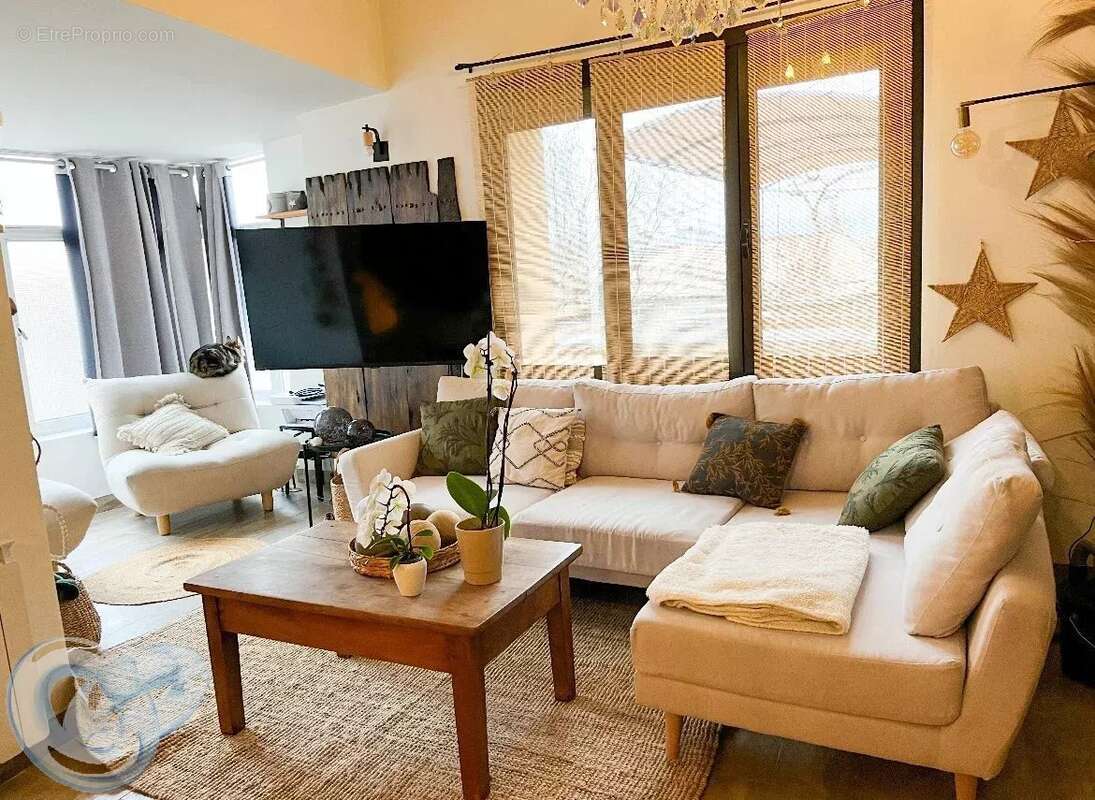 SAULT, maison de village meublée, atypique,  de 62 m² habitables environ avec garage - photo 3