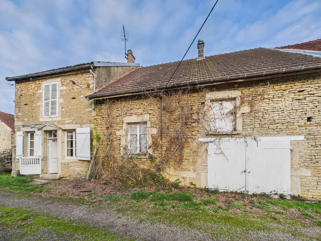 Maison à MONT-SAINT-JEAN